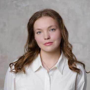Арина Острякова