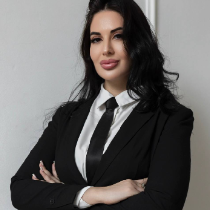 Диана Устерханова